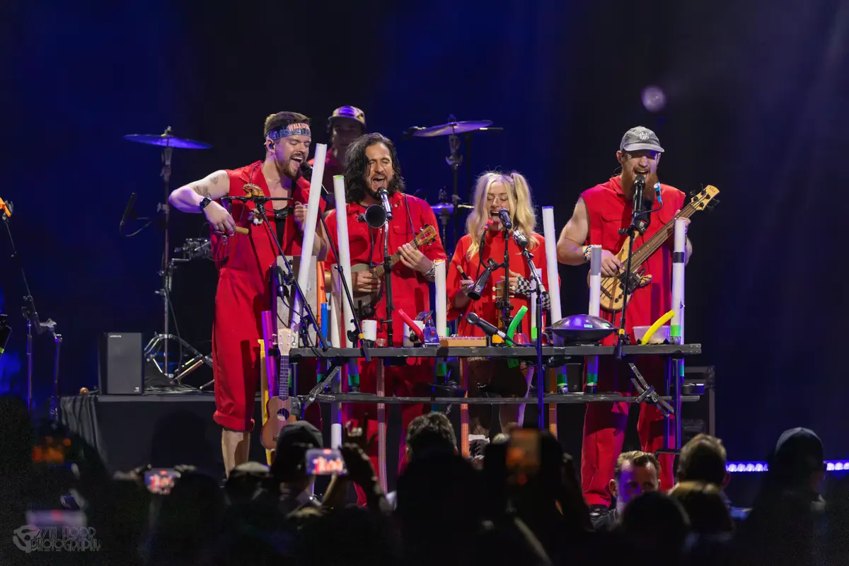 Walk Off The Earth and Andy Grammer Light Up Caesars Windsor